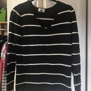 Old Navy sweater 4/20🌺